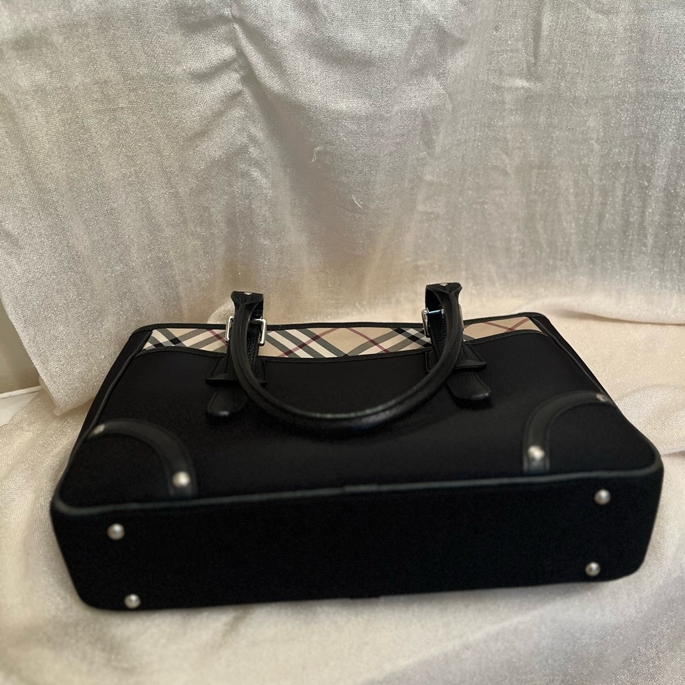 Elegant Burberry classic Black and Checkered Women's Bag - Picture 3 of 8